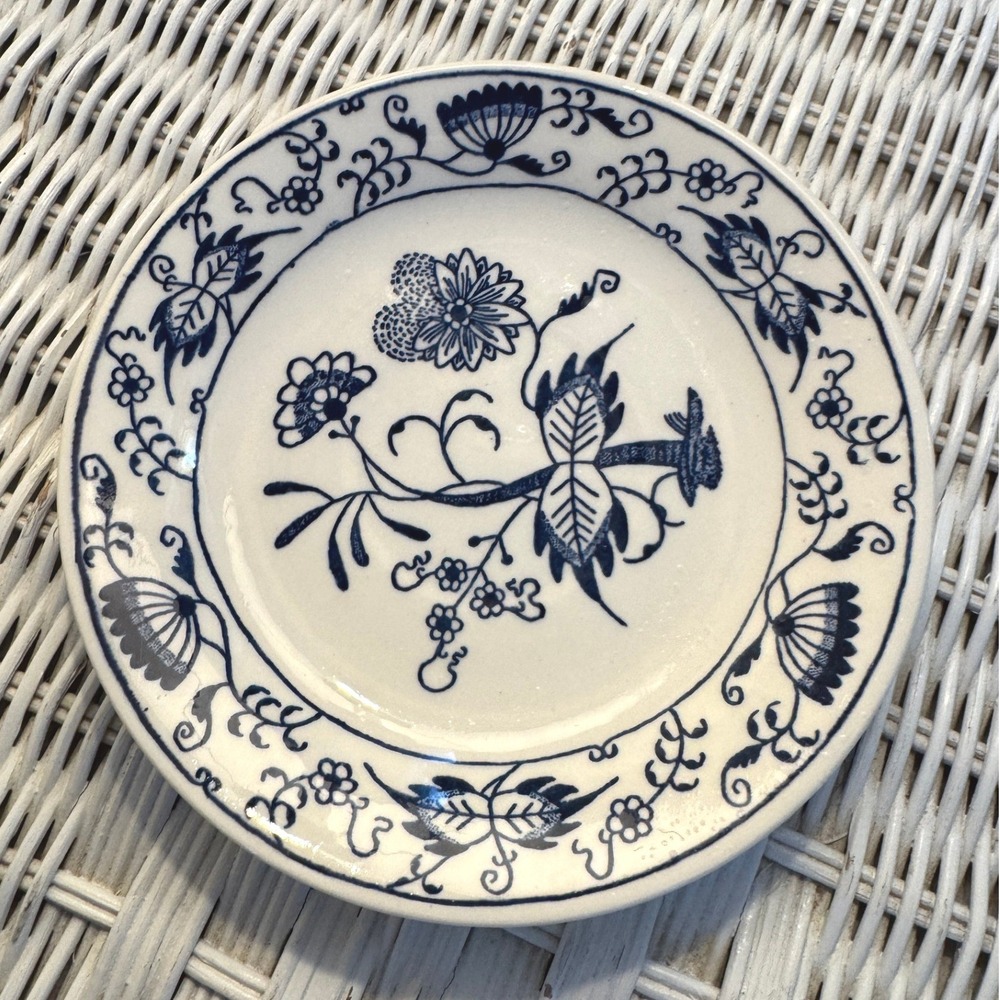 Vintage‎ Royal China Doorn Blue Floral White Ceramic Bread and Butter Plate 6"